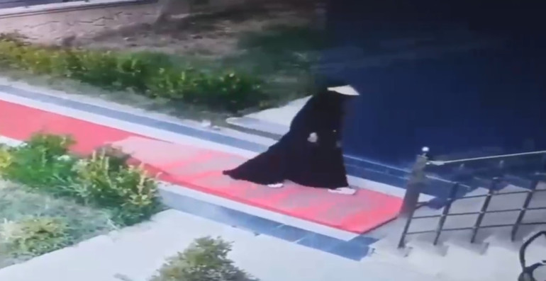 Hırsızlık yaptı kıyafet değiştirip kaçtı: Bindiği otobüste yakalandı