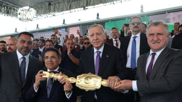 Cumhurbaşkanı Erdoğan, Yağlı Güreş Cumhurbaşkanlığı Kupasını izledi
