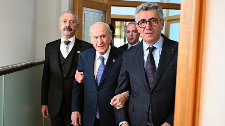 Bahçeli, Sarallar ve Şahinler aileleriyle MHP Genel Merkezi’nde bir araya geldi