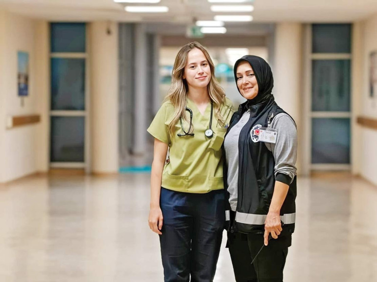 Doğdukları hastaneye doktor oldular
