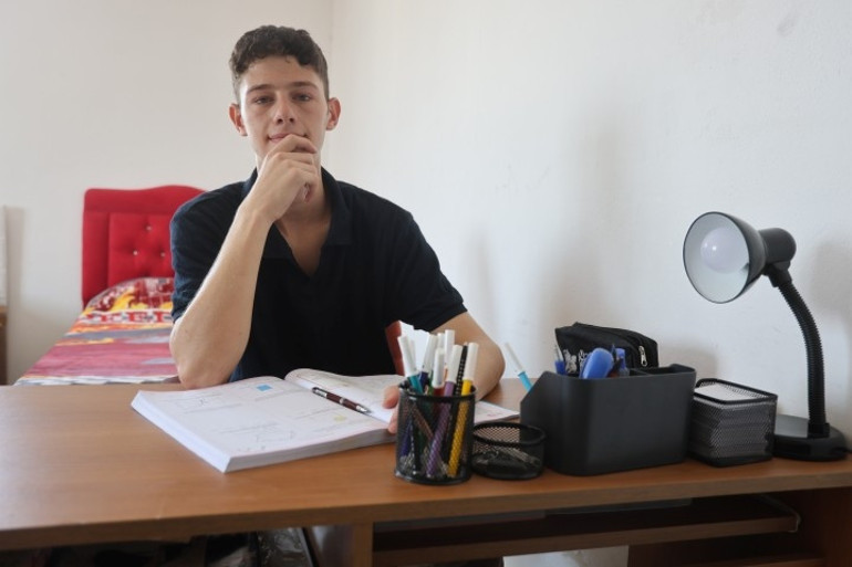 Savaşın ve depremin pes ettiremediği Suriyeli Münir, tıp fakültesini kazandı