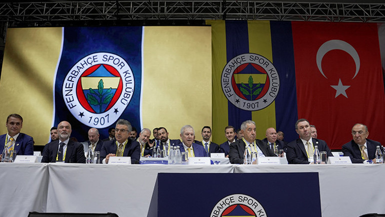Aziz Yıldırımdan Sadettin Saran yönetimine tepki: Paraları yemişsiniz Erkek gibi neden söylemiyorsunuz
