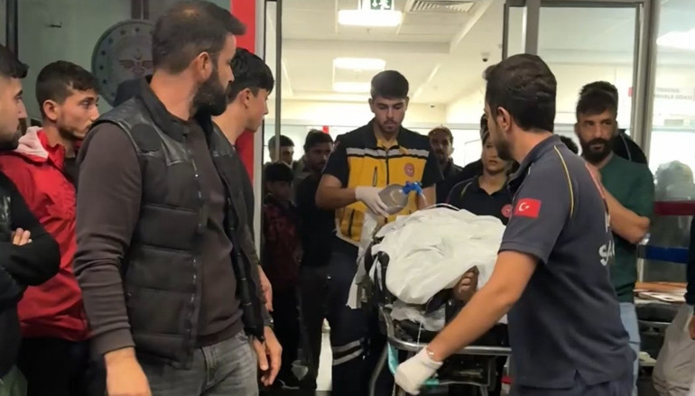 Sakaryada karga tulumba kurtarma çabası kamerada: Akıma kapılan genç kurtarılamadı