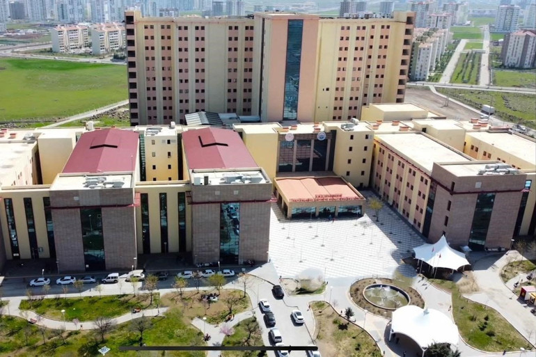 Diyarbakırda yürek yakan olay: Yıldırım isabet eden kız kardeşlerden 11 yaşındaki Nurhayat öldü