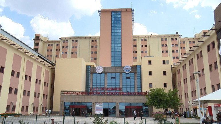Diyarbakırda yürek yakan olay: Yıldırım isabet eden kız kardeşlerden 11 yaşındaki Nurhayat öldü