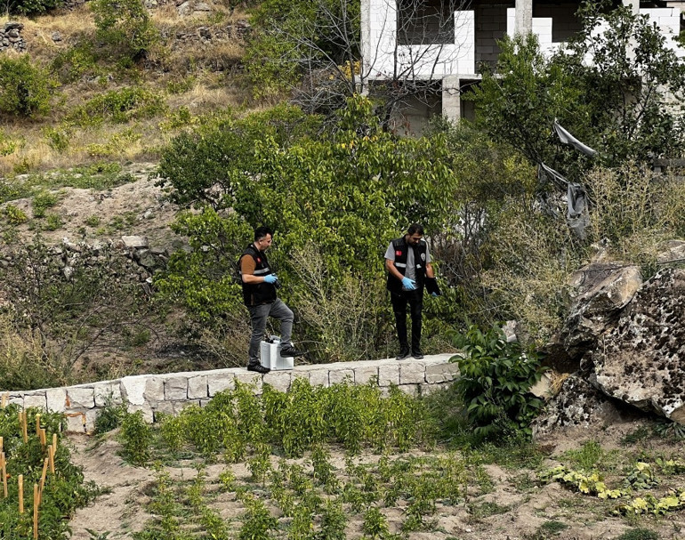 3 yaşındaki Kaanın kahreden ölümü: Babasının kucağındayken üzerine kaya parçası devrildi