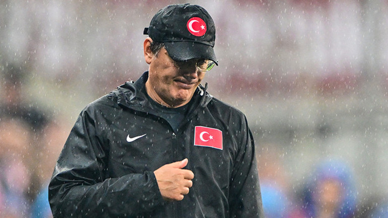 İtalya yenilgisinin ardından Montellaya sert eleştiriler: Bu milli takıma içine Pereira kaçmış Montella yakışmıyor , O kadar kötüydük ki İtalyanlar bile şaşırdı