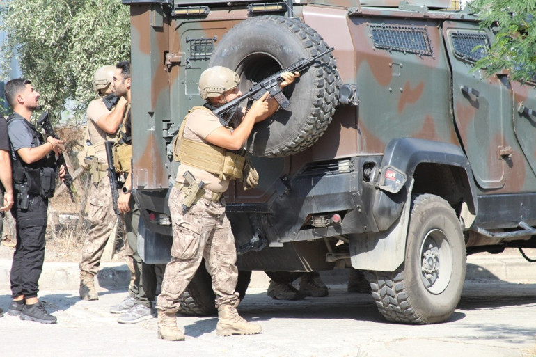 Adanadaki olayda çarpıcı detay: Olası felaketi polis koli bandıyla önlemiş