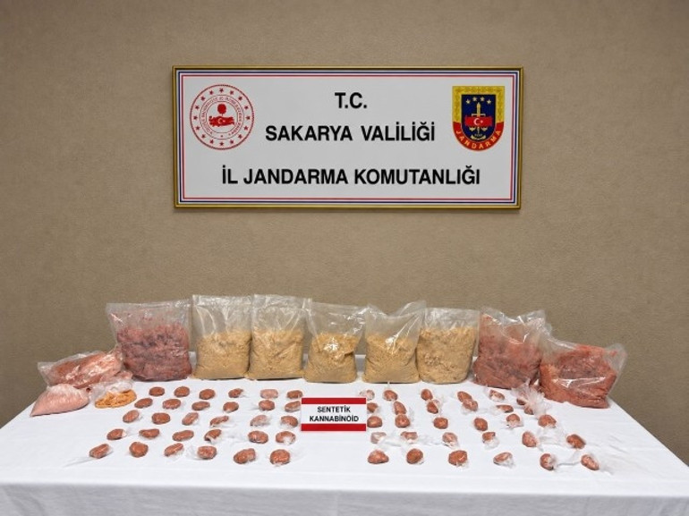 Sakaryada dev uyuşturucu operasyonu: Yaklaşık 2 ton bonzai ele geçirildi, 2 tutuklama