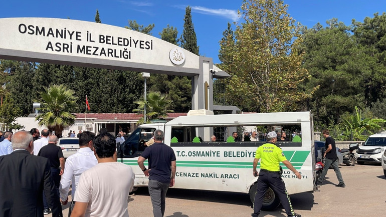 Mehmet öğretmen toprağa verildi