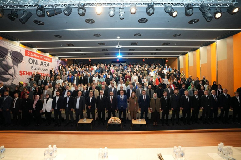 Ataşehirde 6 meclis üyesi AK Partiye katıldı: 1i İBB meclis üyesi