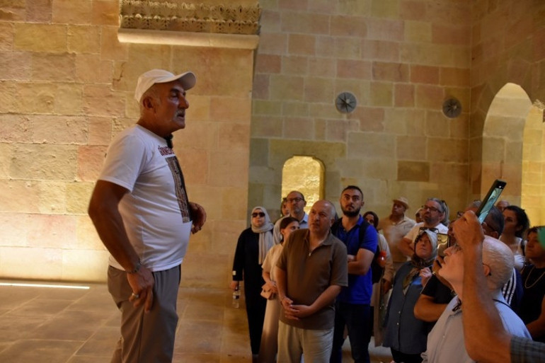 798 yıllık UNESCO mirası Divriği Ulu Caminin gönüllü elçisi oldu: Ziyaretçiler boş taşa bakmasın