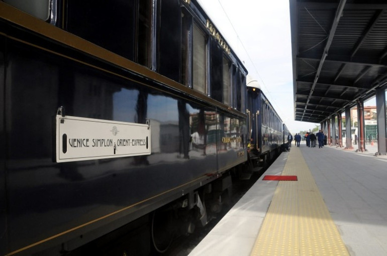 Tarihi Orient Express İstanbul yolculuğu için Türkiyede