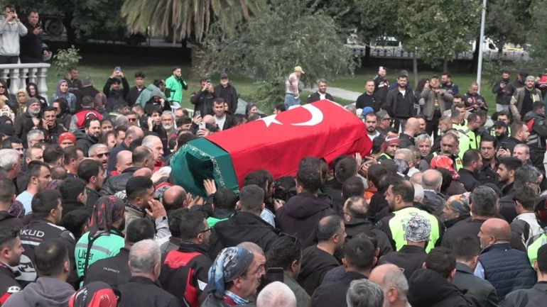 Fenomen Cumhur Kahriman, son yolculuğuna uğurlandı Sevenlerinden çarpıcı iddia: Katliam olarak görüyoruz
