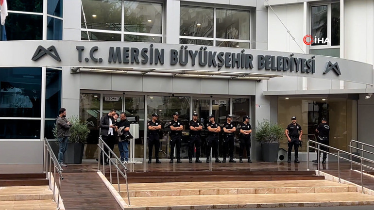 Son dakika... 3 belediyeye operasyon: Mersin Belediye Başkanı Vahap Seçer dahil 59 kişi gözaltına alındı