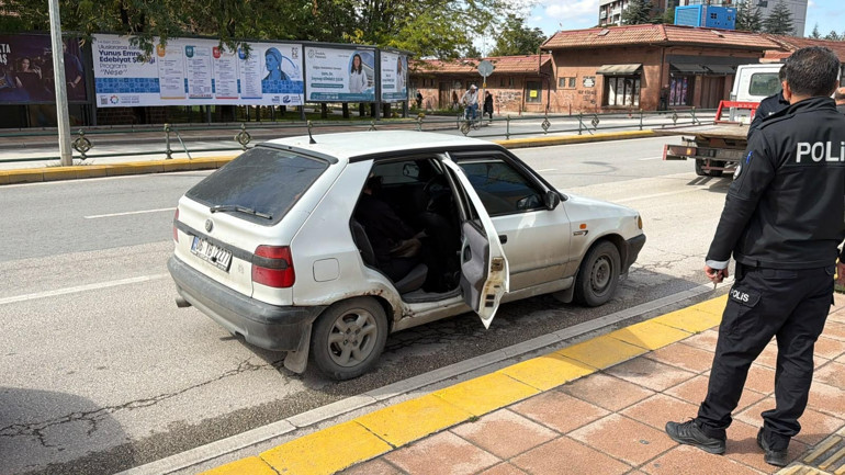 Eskişehir’de nefes kesen kovalamaca: Uyuşturucu dolu çantayı atıp kaçarken yakalandılar