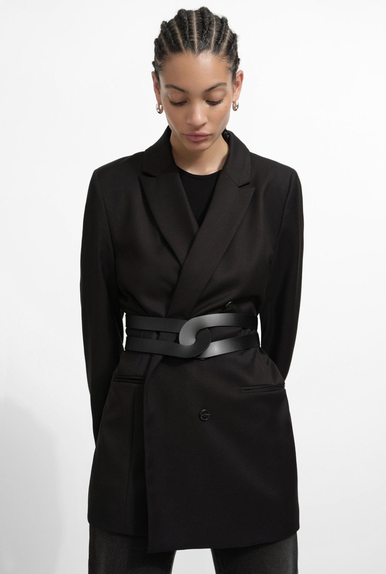 Bir kemer bir broş bambaşka bir hava