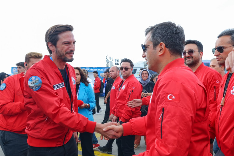 Teknofest Güneydoğu’ya rekor katılım... Selçuk Bayraktar, Demirören Medya standını ziyaret etti