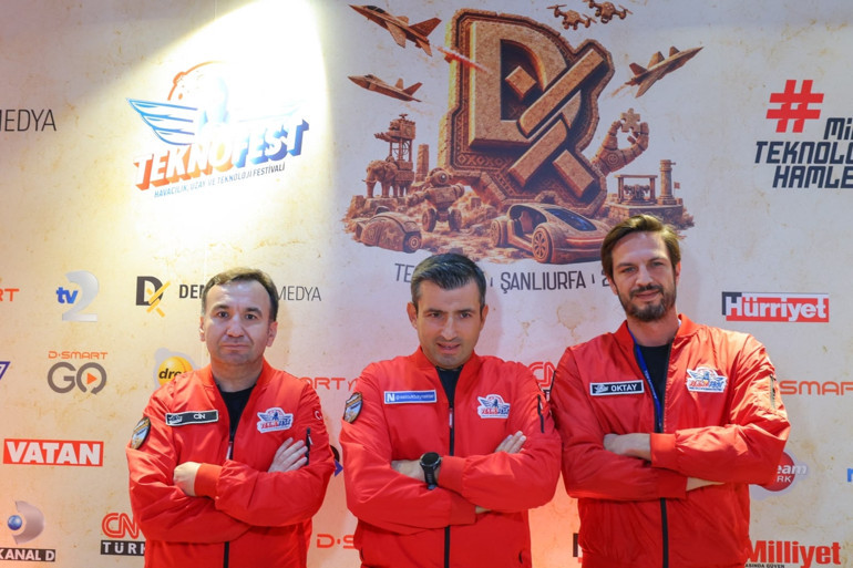 Teknofest Güneydoğu’ya rekor katılım... Selçuk Bayraktar, Demirören Medya standını ziyaret etti