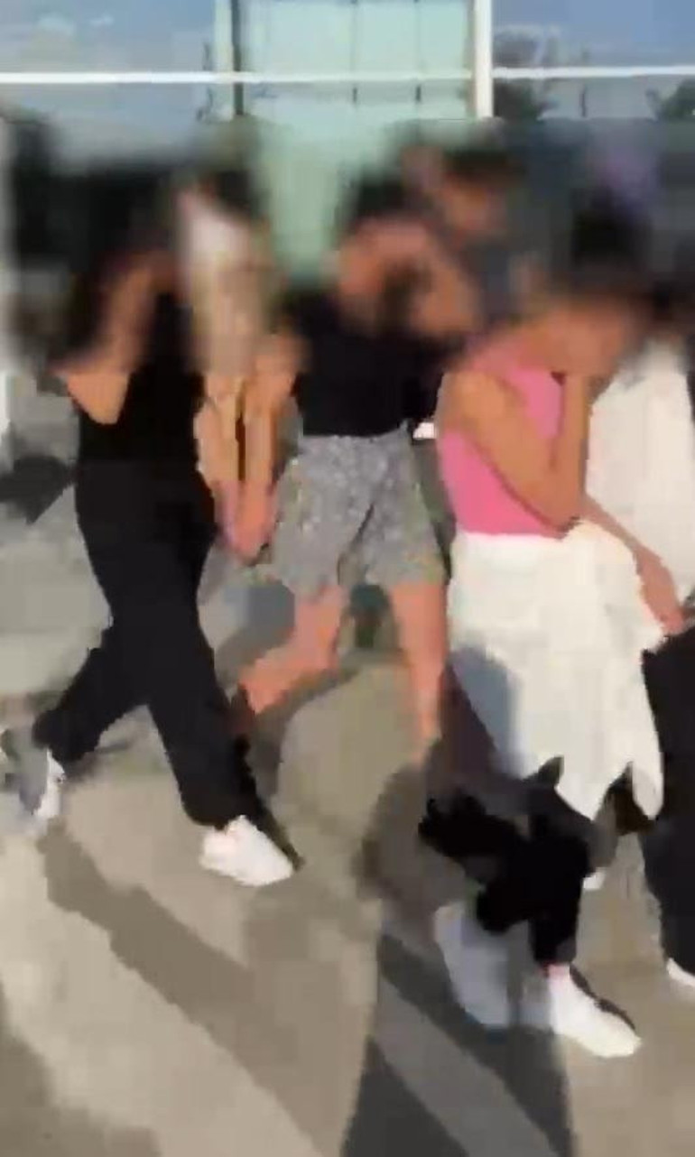 10 kadın sınır dışı edildi