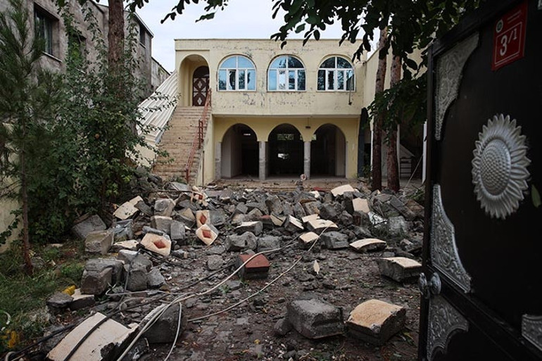 İstanbul dahil 13 il için fırtına ve kuvvetli sağanak uyarısı Cami minaresi yıkıldı, evlerin çatıları uçtu