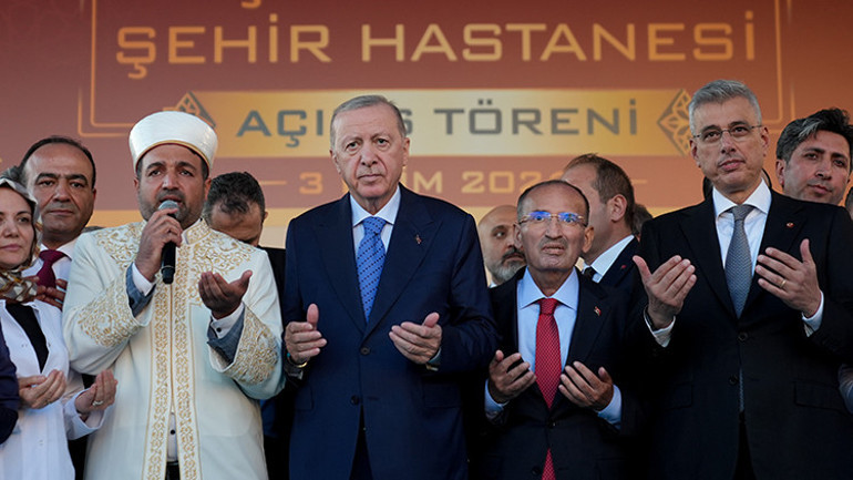 Cumhurbaşkanı Erdoğandan fon soruşturması açıklaması: Türkiye ekonomisi bu sorunun üstesinden gelecek kapasitede