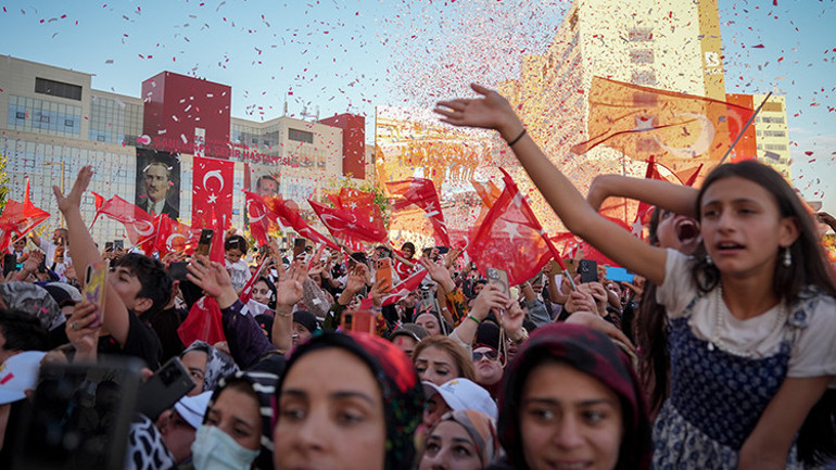 Cumhurbaşkanı Erdoğandan fon soruşturması açıklaması: Türkiye ekonomisi bu sorunun üstesinden gelecek kapasitede