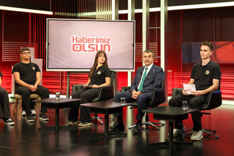 Bakan Tekin, Demirören Medya Lisesini ziyaret etti | Bu projeyi çok önemsiyoruz