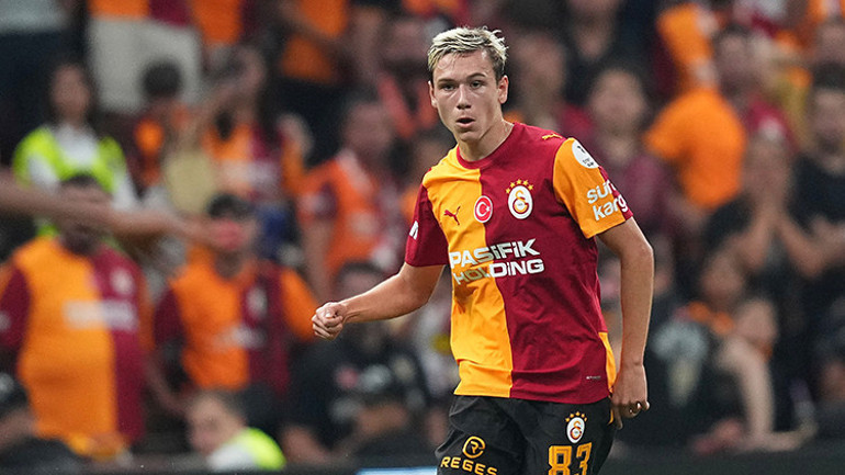 Valeriy Karpinden Aleksey Batrakov açıklaması: Galatasarayda kendine yer bulmasını umuyoruz