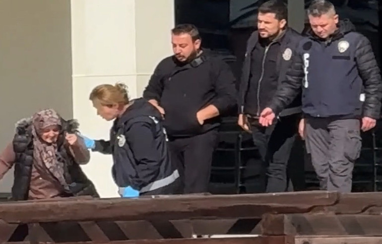 Sivas’ta sınava geç kalan kadın aday okul bahçesini birbirine kattı: Bu benim son şansımdı