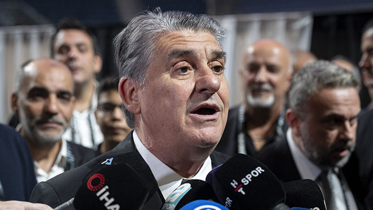 Beşiktaşta Serdal Adalı yeniden başkanlığa seçildi