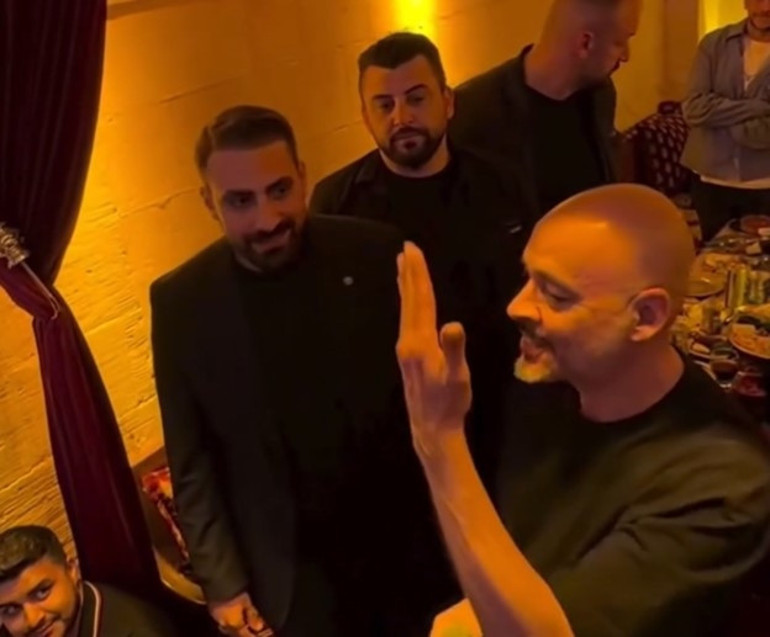 Sıra gecesinde rap söyledi