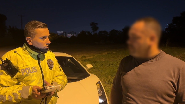 10 milyonluk lüks aracını bırakıp çalılıklara kaçtı: Polisin uyurken bulduğu sürücüden ilginç soru