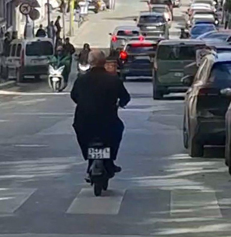 Halit Ergenç Nişantaşı trafiğine scooterla çözüm buldu