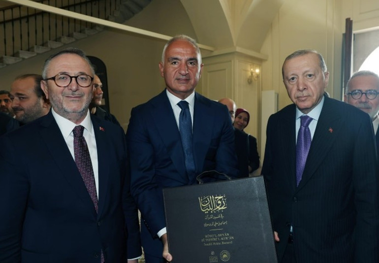 23 yılda tamamlandı | Eşsiz eser, Bakan Ersoy tarafından Cumhurbaşkanı Erdoğana takdim edildi