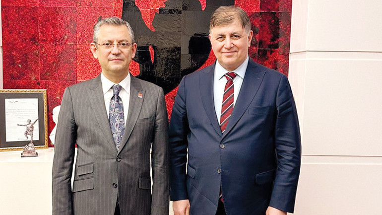 Siyasetin hafızası acımasızdır önünüze o cümleyi koyup bırakırlar
