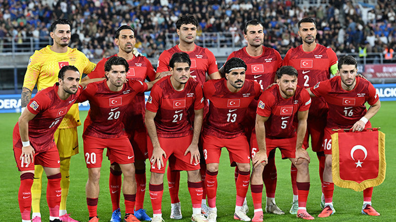 İtalya deplasmanındaki 3-1lik yenilgi sonrasında Vincenzo Montellaya sert eleştiriler: 12 günlük eziyet sona erdi, Montellaya ayrılan süre de , Montellanın arkadaşları milli kulübü