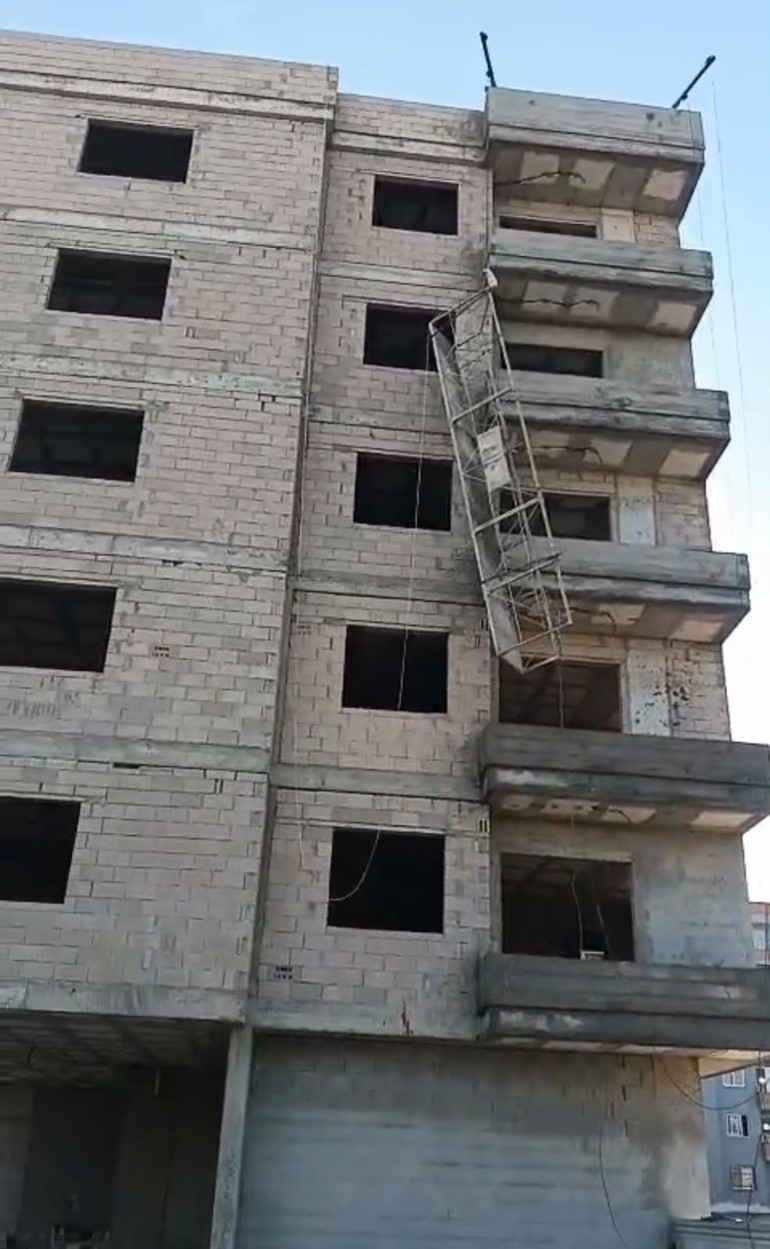 Mersin’de inşaat işçisi iki kardeş metrelerce yükseklikten düştü: 1 ölü, 1 yaralı