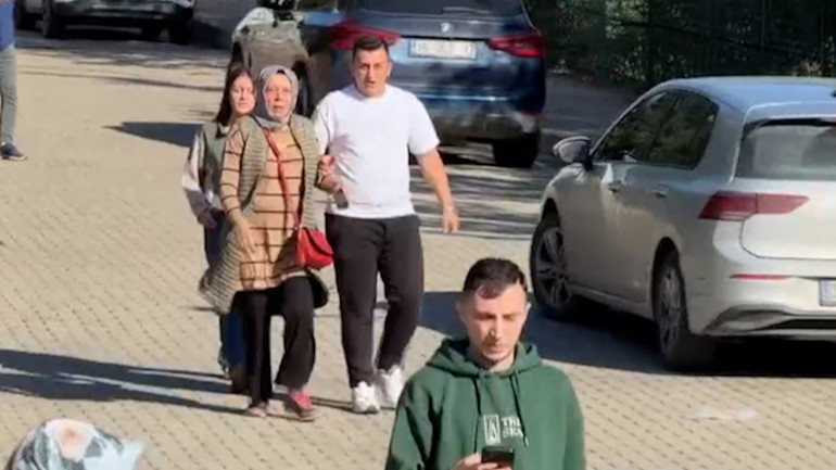 Başakşehirde ortaokulda bıçaklı saldırı: Yaralı öğrenciler var