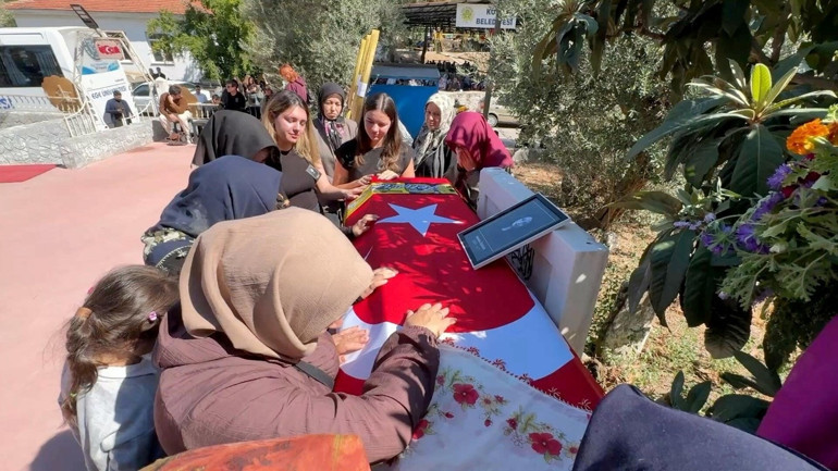 Portekizde hayatını kaybeden Melek, memleketinde son yolculuğuna uğurlandı