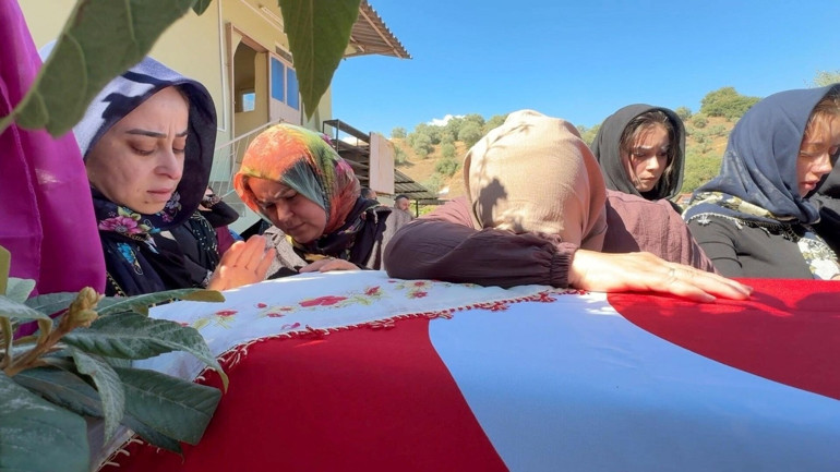 Portekizde hayatını kaybeden Melek, memleketinde son yolculuğuna uğurlandı