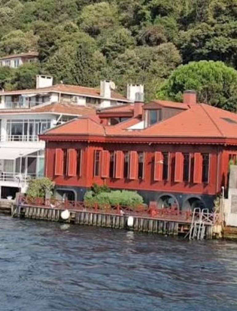 Derin Mermercinin yalısına yolcu vapuru çarptı... Benim çocuklarım bu evde