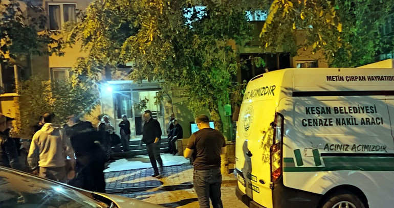Edirnede şüpheli ölüm: Dairesinden kötü koku yayılan TIR şoförü ölü bulundu