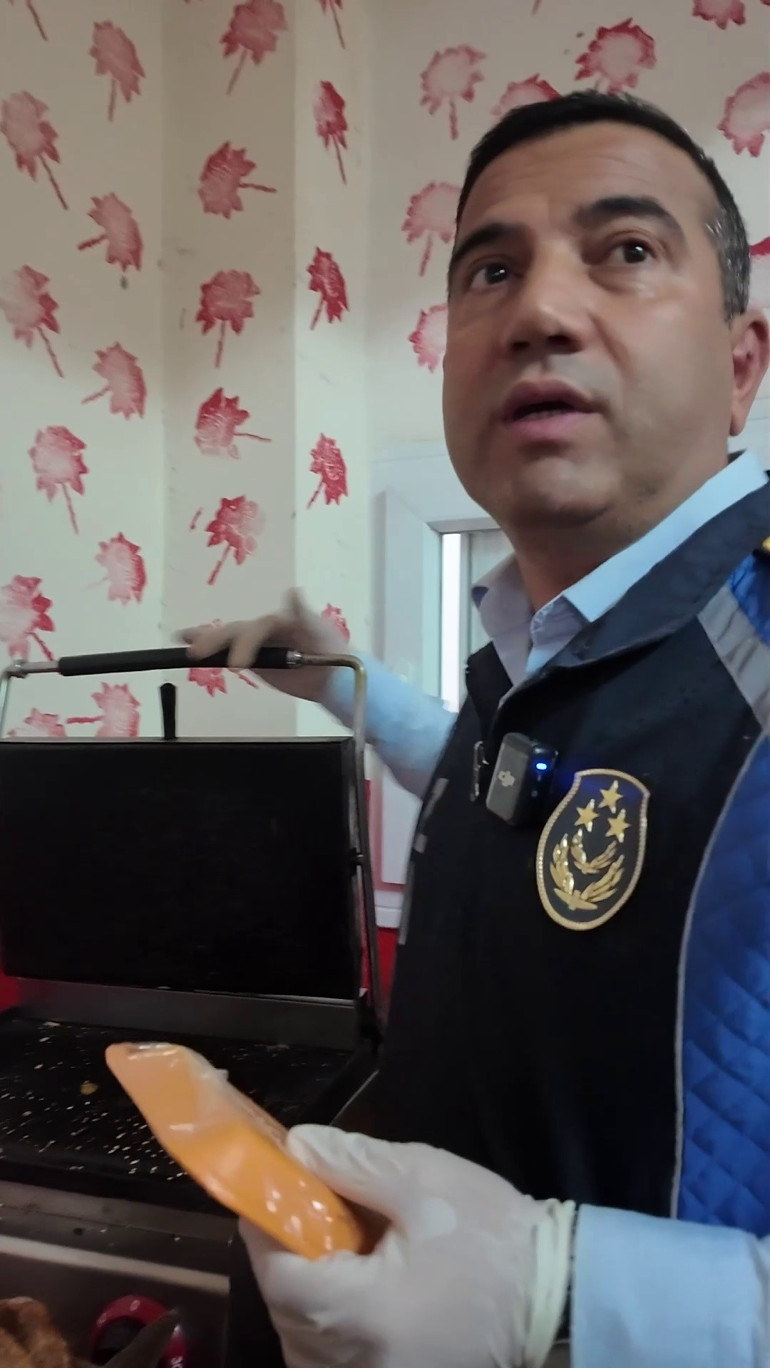 Okul kantininde skandal manzara: SKTsi 1 yıl geçmiş döner ve paslı tost makinesi isyan ettirdi