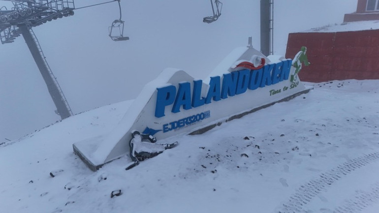 Daha kış gelmeden lapa lapa kar yağdı: 5 santimetre