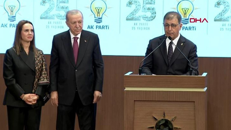Son dakika... İzmir Büyükşehir Belediye Başkanı Cemil Tugay, AK Partiye katıldı