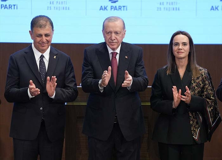 Son dakika... İzmir Büyükşehir Belediye Başkanı Cemil Tugay, AK Partiye katıldı