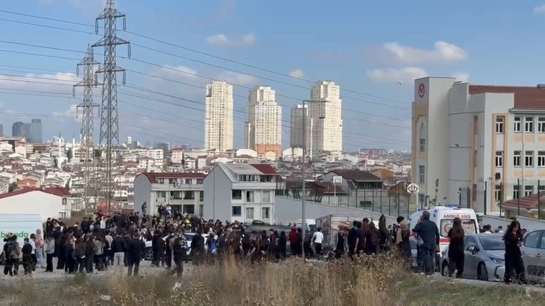 İstanbulda lisede bıçaklı kavga: 2 yaralı