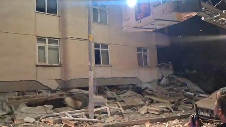 Son dakika... Maltepede 6 katlı binada çökme: Arama kurtarma çalışmaları sürüyor