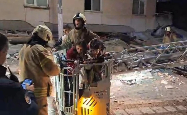 Son dakika... Maltepede 7 katlı binada çökme: Arama kurtarma çalışmaları sürüyor